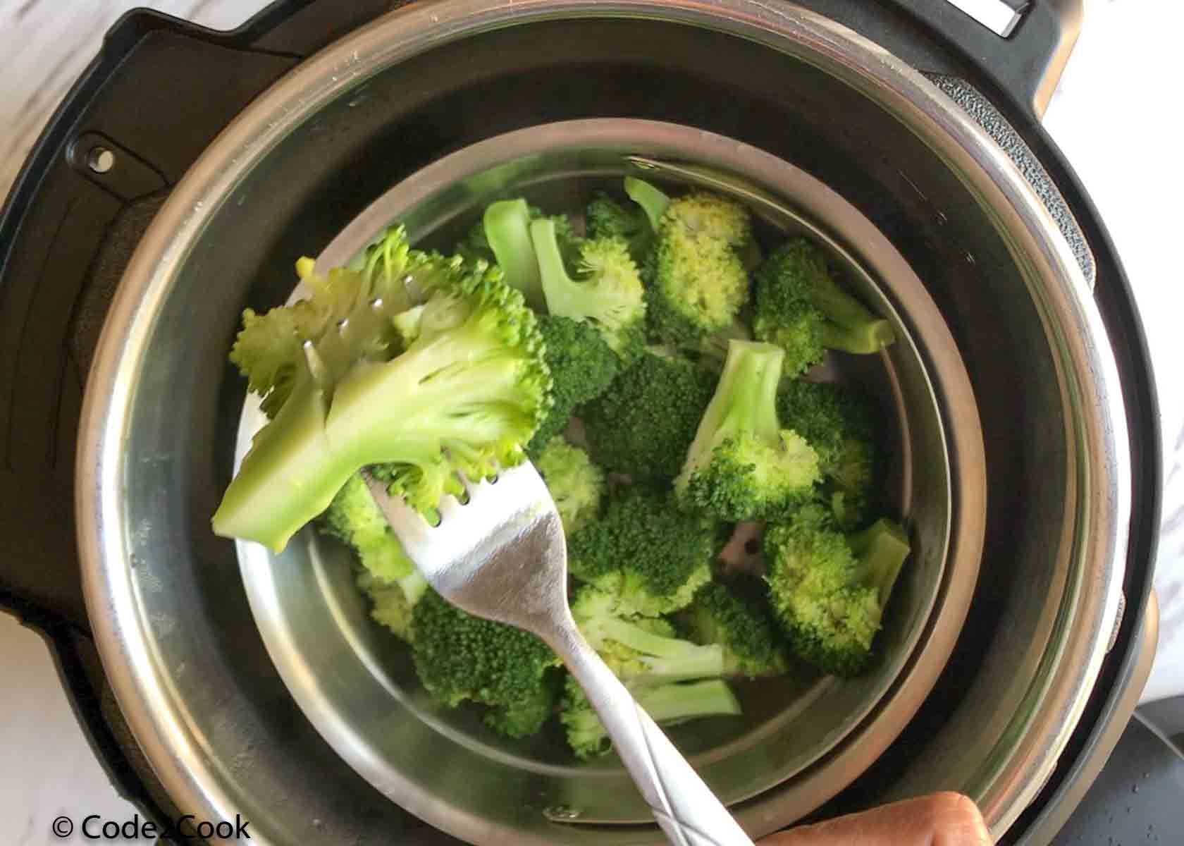 check the doneness of broccoli florets