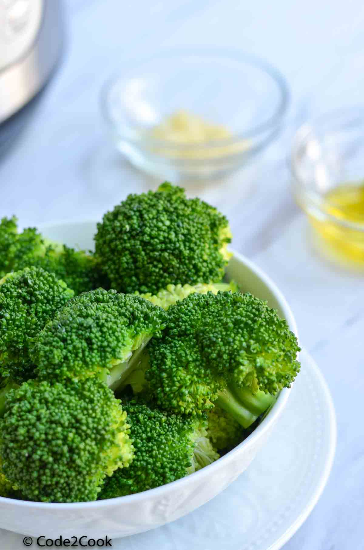 side view of instant pot broccoli